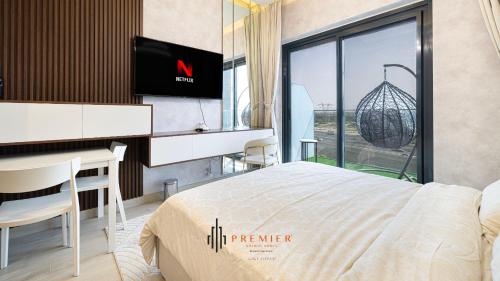 PREMIER STUDIO I Poolside