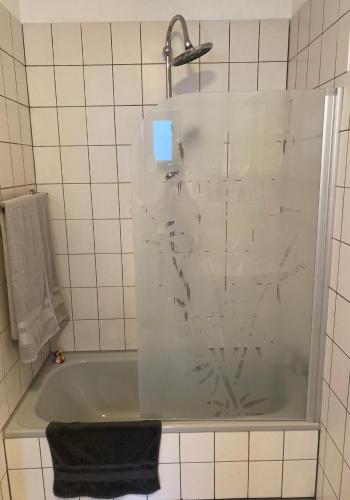 a shower in a bathroom with a tub at Zentrale Ferienwohnung in Plettenberg in Plettenberg