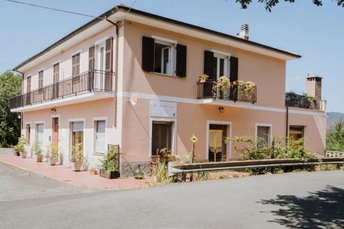 a pink house with flowers on the balconies at La Raminga sud in Podenzana