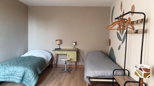 Katil atau katil-katil dalam bilik di Gîte familial 3 chambres- La Flèche - Le Lude