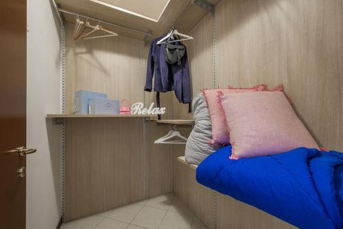 Кровать или кровати в номере Near Duomo - Free Parking -Terrace - Metro - AC