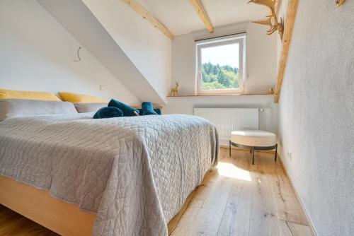 Postel nebo postele na pokoji v ubytování Penthouse mit Aussicht über den Wald