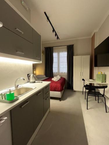 Iris Suite by Zeussuites