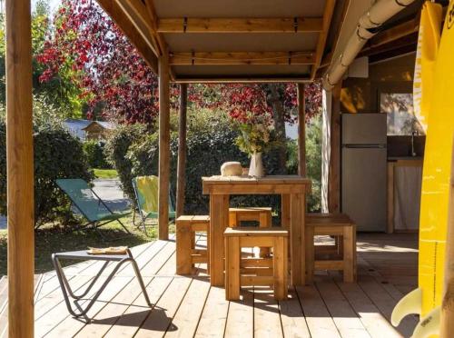 Photo de la galerie de l'établissement Cabane 4 étoiles - Piscine - cbgcb0a, à Saint-Jean-de-Monts