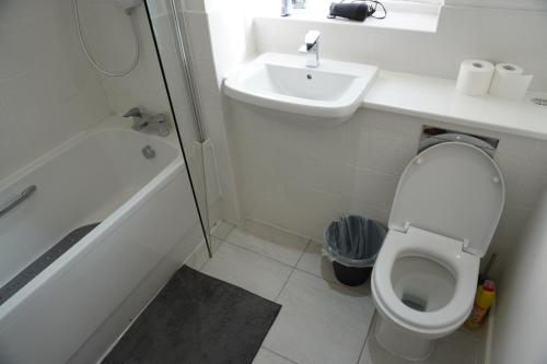 Luxury Rooms - Pick a Room - Free Parking & Kitchen Access, Near Etihad Stadium, The Coop Live & Piccadilly Station, Manchester photo 42