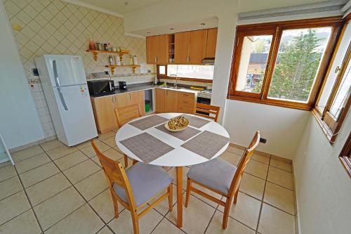 Køkken eller tekøkken på Departamento amplio y equipado - Roca 2