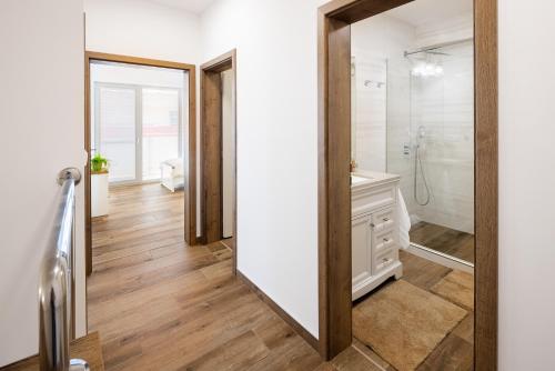 Koupelna v ubytování City Center Gallery Apartment