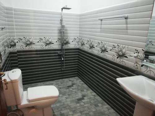 Bilik mandi di Quiet Nest Inn