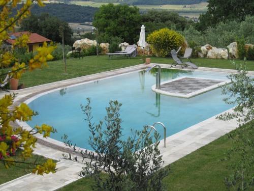a swimming pool in the yard of a house at Agriturismo Borghetto Il Montino in Rapolano Terme