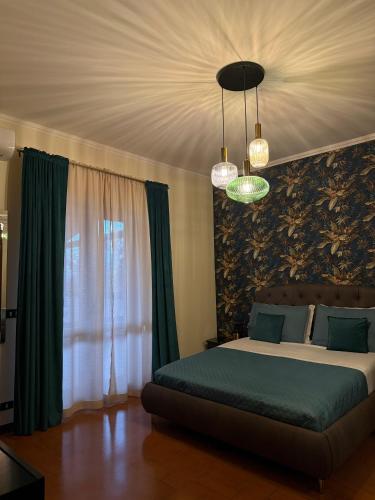 a bedroom with a bed with green sheets and a window at Palm House in Lamezia Terme