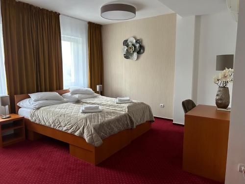 Una cama o camas en una habitación de Hotel Evan u Hoffera