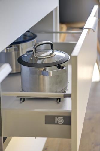 Una cocina o cocineta en Smilgų kiemas