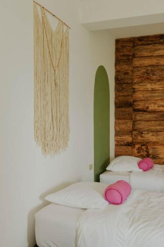 two beds in a room with pink pillows on them at Saasil Retreat in Tzununá