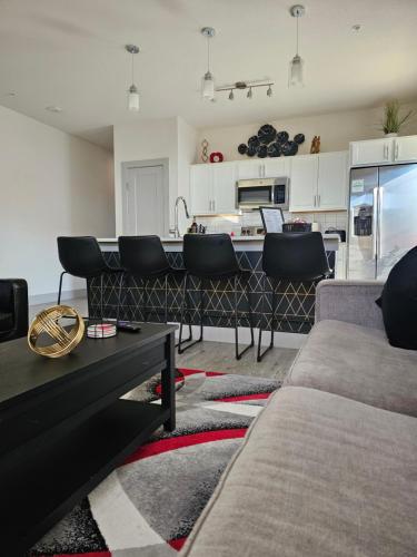Gallery image of Romantic Condo facing Riverwalk with King Suite, Pet Friendly, free Parking Centrally Located in San Antonio