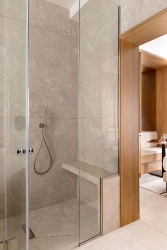 Love room avec Jacuzzi & Cinema-Gare Mont Parnasse
