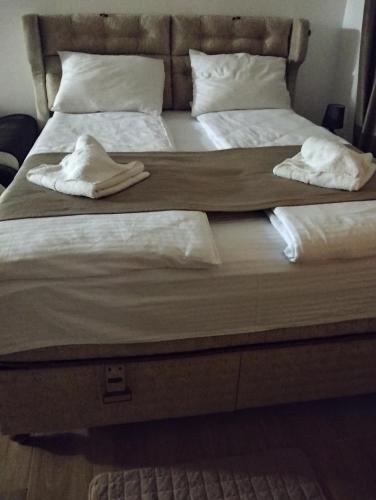 a large bed with two white towels on it at Lela Kop in Kopaonik