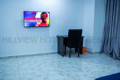 TV a/nebo společenská místnost v ubytování Hillview Hotel and Resort, Ajebamidele, Ado-Ekiti, Nigeria