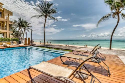 Bazén v ubytování El Faro 402 SURF ocean view 2 bedroom condo nebo v jeho okolí