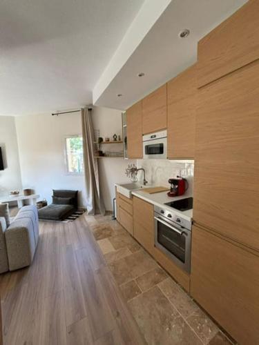 Kuchyň nebo kuchyňský kout v ubytování Appartement 3 Pièces, spacieux en plein centre