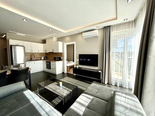 AveNew Luxury Apartment 3