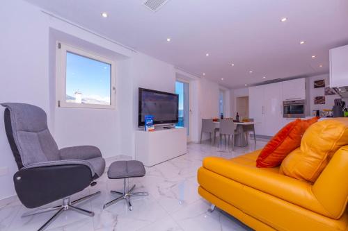 TV a/nebo společenská místnost v ubytování Yellow View Apartment - Happy Rentals