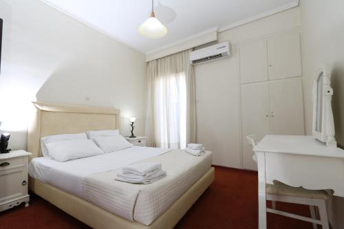 Postel nebo postele na pokoji v ubytování Athens Delta Hotel