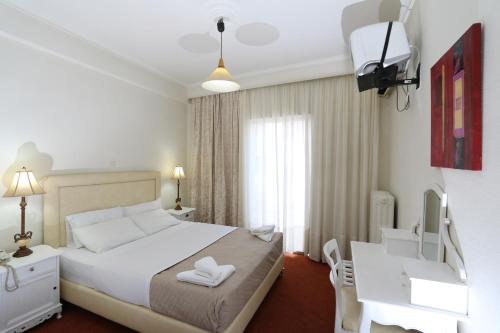 Ένα ή περισσότερα κρεβάτια σε δωμάτιο στο Athens Delta Hotel