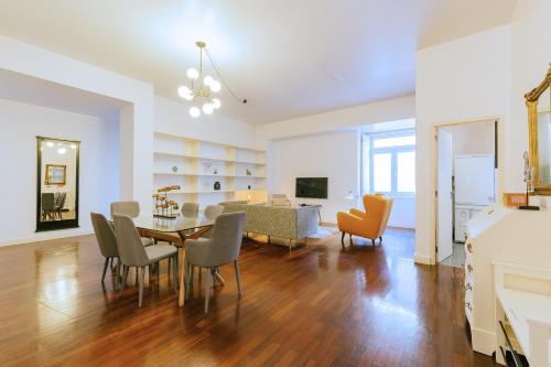 Chiado 2 Bedroom Elegant Apartment