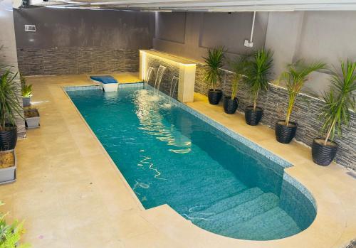 Kolam renang di atau dekat dengan Lux private home Sheikh zayed