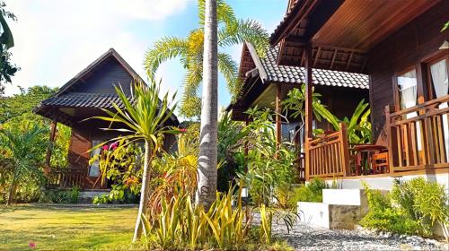 Taman di luar Kurnia Guest House & Spa