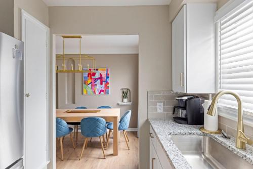 Kuchyň nebo kuchyňský kout v ubytování 27150 Forestview Ave, Euclid