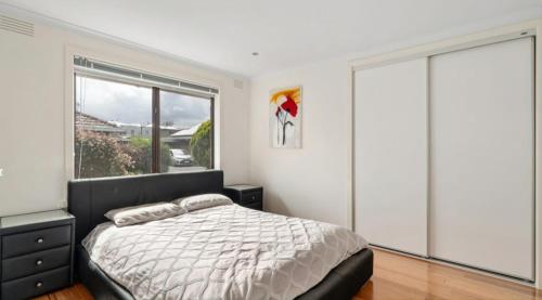 A bed or beds in a room at Beach front unit in Capel Sound