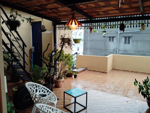 Balkón nebo terasa v ubytování Villa de dunes 369 Cherry Croft-Premium Pent house with Hot bath Tub near ECity