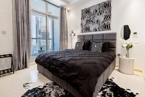 Ultra-Chic 1BR Near Marina & Beach Walk photo 2