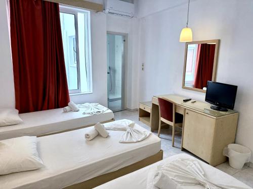Postel nebo postele na pokoji v ubytování Savoy City Hotel