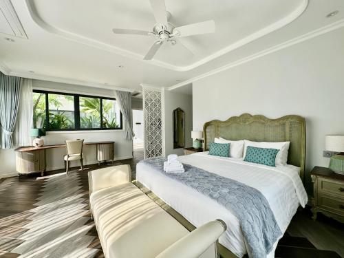 Postel nebo postele na pokoji v ubytování Bellevue west Phu Quoc 4BR beachfront Villa with private swimming pool