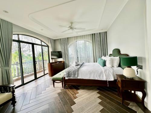 Postel nebo postele na pokoji v ubytování Bellevue west Phu Quoc 4BR beachfront Villa with private swimming pool