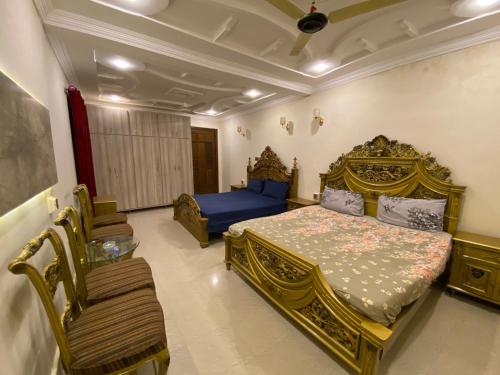 Ένα ή περισσότερα κρεβάτια σε δωμάτιο στο Al Harmain Gest House Bahawalpur