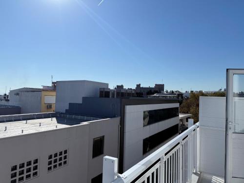Un balcón o terraza de Savoy City Hotel