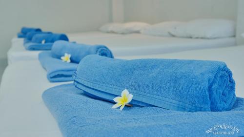 Postel nebo postele na pokoji v ubytování HaadSon Resort