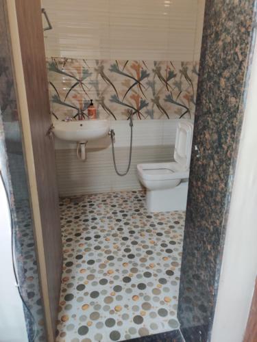 Ένα μπάνιο στο Sivarama garden resort 5star stay swimming pool 7BHK bheemili beach road to dorathota