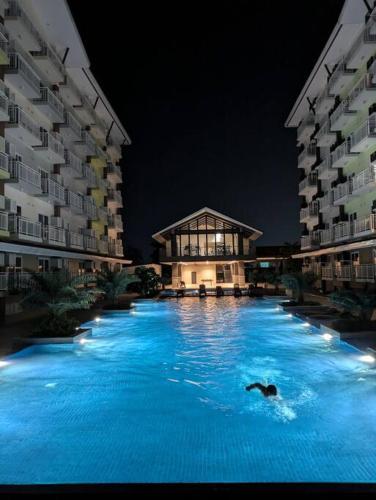 Bazén v ubytování Resort Vibes Near Cebu Airport nebo v jeho okolí