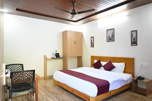 Postel nebo postele na pokoji v ubytování Blessings Resort Yamunotri