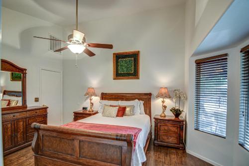Giường trong phòng chung tại Route 66 Oasis in Downtown Gilbert with Heated Pool & Mini Golf