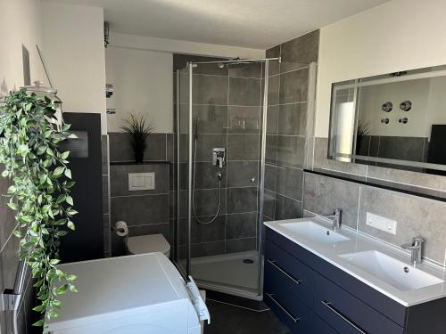 Ένα μπάνιο στο Großzügige Wohnung