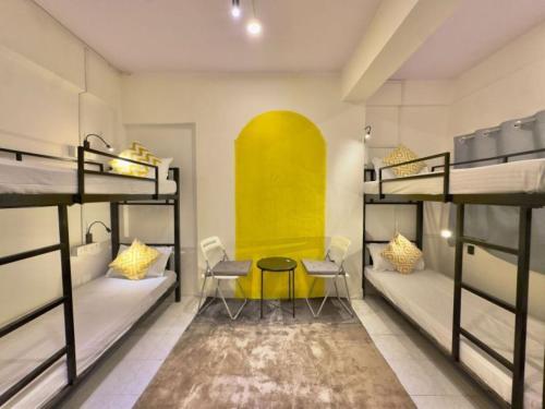Katil atau katil-katil dalam bilik di Locomo Hostel Express - Stay Work Eat