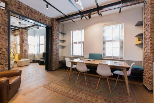 Architect Jonas generous 85 sqm apartment full of Art