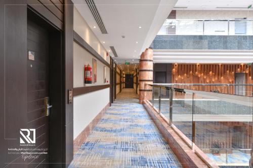 Бассейн в Roof Hotel Apartments или поблизости