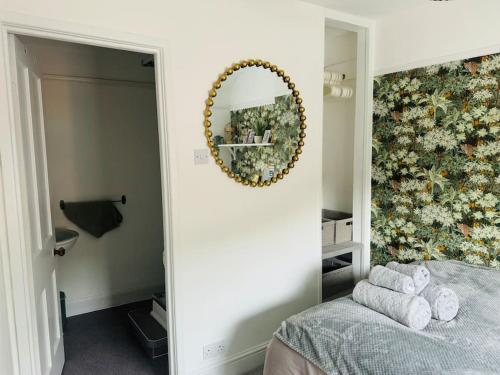 a bedroom with a wreath on the wall and a bed at Gorge Nest in Cheddar Gorge in Cheddar