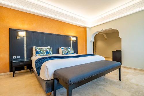 Ένα ή περισσότερα κρεβάτια σε δωμάτιο στο Diwan Casablanca Hotel & Spa
